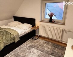 Koko talo/asunto Flattyone Ruhrgebiet - Schlafkomfort Und Anbindung - Neu Renoviert (Bochum, Saksa)