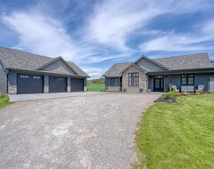 Tüm Ev/Apart Daire Luxury Cottage On Private 28 Acres In Castleton On (Castleton, Kanada)