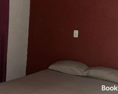 Entire House / Apartment Departamento Completo Serca Del Imss, Kfc, Autozone, Bbva (Apatzingan, Mexico)
