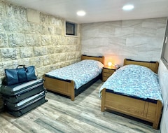 Cijela kuća/apartman Century-old Renovated Loft. Elegant Authentic Lebanese Countryside Lifestyle! (Jezzine, Libanon)