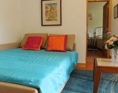 Koko talo/asunto One bedroom cottage with pool set in tranquil settings. (Colares, Portugali)
