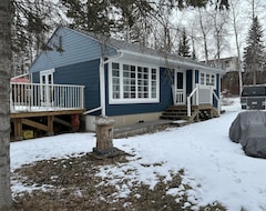 Tüm Ev/Apart Daire Cozy 2 Bedroom Family Cottage (Lacombe, Kanada)