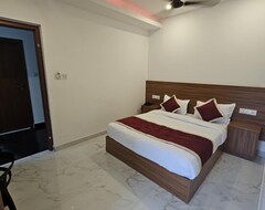 Khách sạn Ptj Thangam Inn (Munnar, Ấn Độ)