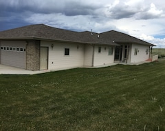 Entire House / Apartment Fort Peck Vacation Home! 409 Milk River Drive (Fort Peck, USA)