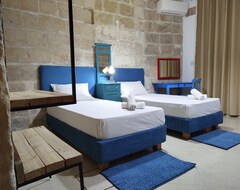 Khách sạn Limestone Sun Suites (Sliema, Malta)