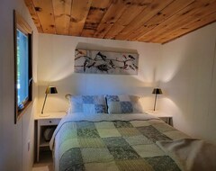 Hele huset/lejligheden Blue Birds Nest - Cozy 3 Bedroom Lakeside Cottage (Athens, Canada)