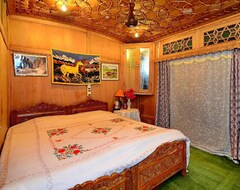 Hotel House Boat Golden Crest (Srinagar, India)