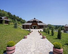 Otel Etno Naselje Vrdnicka Kula (Banja Vrdnik, Sırbistan)