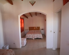 Entire House / Apartment House In Pals With Internet, Air Conditioning, Parking, Terrace (Pals, Spain)