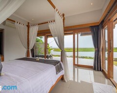 Toàn bộ căn nhà/căn hộ Deluxe 1br Pool Villa + Sawa View + Free Breakfast! Beach Front Resort! (Serui, Indonesia)