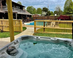 Cijela kuća/apartman Spacious Lodge With Heated Pool. Family-friendly Home Near Lexington & Keeneland (Nicholasville, Sjedinjene Američke Države)