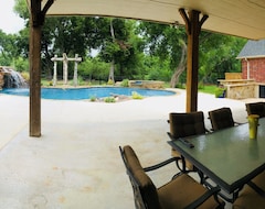 Hele huset/lejligheden French Country Estate With Oasis Pool And Spa 20 Min From Okc. Sleeps 14+ (Yukon, USA)