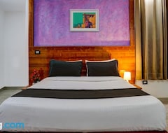 Hotel luxury room on NH8 near Hero Honda Chowk Gurgaon (Gurgaon, Indija)