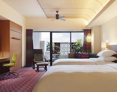 Otel Sheraton Okinawa Sunmarina Resort (Onna, Japonya)