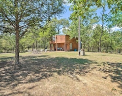 Casa/apartamento entero New! Peaceful ‘black Fork Cabin 1’ - Fish On-site! (Antlers, EE. UU.)