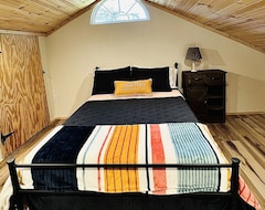 Toàn bộ căn nhà/căn hộ Cozy 2 Bedroom Cabin Nestled In The Pines (Houston, Hoa Kỳ)
