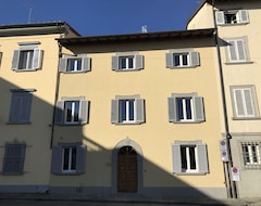 Khách sạn Dimora 16 Rooms & Garden (Prato, Ý)
