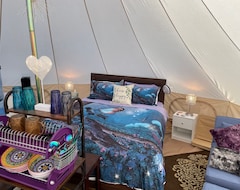 Casa/apartamento entero Boho Bell Tent! The Ultimate Fairytale Experience (Wolf Creek, EE. UU.)