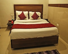 Khách sạn Oyo 4302 Hotel Imperial Lodge (Jammu, Ấn Độ)
