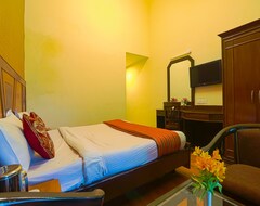 Khách sạn Hotel Sunshine Inn (Udhagamandalam, Ấn Độ)