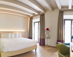 Hotel Savona 18 Suites (Milan, Italy)