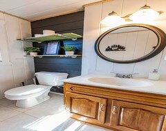 Casa/apartamento entero New: 3 Bedroom Lake Cabin With Hot Tub (Ashby, EE. UU.)
