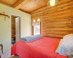 Entire House / Apartment Pet-friendly & Secluded Regina Cabin W/ Fireplace! (Abiquiú, USA)