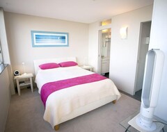 Koko talo/asunto Manly Beach Apartment + Views! (Manly, Australia)