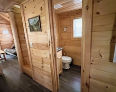 Koko talo/asunto Escape To Nature In This Cabin With Hot Tub. (Mooresboro, Amerikan Yhdysvallat)