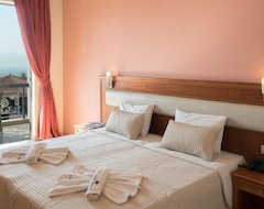 Hotel Acharnis Kavallari Suites (Acarnas, Grecia)