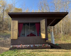 Casa/apartamento entero Foxy Den Chalet Cabin - 1 Room Nestled In The Valley Pet Friendly! Off Grid Camp (Alberta, Canadá)