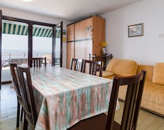 Casa/apartamento entero Studio Flat With Terrace And Sea View Klenovica, Novi Vinodolski (As-5530-A) (Novi Vinodolski, Croacia)