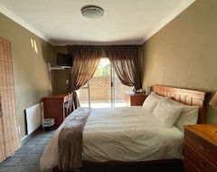 Otel 5Crown Guesthouse (Randburg, Güney Afrika)