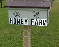 Hotel Honey Farm Bed & Breakfast (Katy, USA)