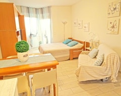Casa/apartamento entero Apartment 50 Meters From The Sea And 30 Minutes From Montecarlo (Santo Stefano al Mare, Italia)