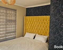 Bed & Breakfast Yello Guest House Ce2 (Vanderbijlpark, Sudáfrica)