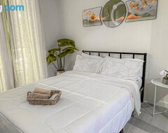 Hotel Azure Staycation Suites by MECS (Manila, Filipini)