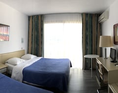 Khách sạn Hotel Du Port (Canet-en-Roussillon, Pháp)