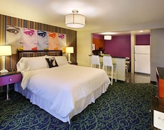 Hotel 7 Springs Inn & Suites (Palm Springs, Sjedinjene Američke Države)