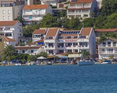 Hotelli Hotel Plava Laguna (Tisno, Kroatia)