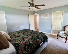 Hele huset/lejligheden 4-bedroom Haven: 2 Full Baths, Peaceful Retreat With Modern Comforts! (Fowler, USA)