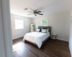 Cijela kuća/apartman Relaxing 5-bedroom Villa With Outdoor Oasis (Bay St. Louis, Sjedinjene Američke Države)