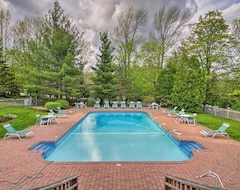 Hotel New! West Dover House W/community Pool & Fire Pit! (West Dover, USA)