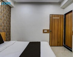 Khách sạn Oyo Hotel Bhavya Palace (Nadiad, Ấn Độ)