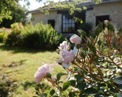 Koko talo/asunto Peaceful Detached Cottage Studio French Countryside Private Garden Nature Lovers (Champagne-Mouton, Ranska)