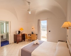 Cossyra Hotel (Pantelleria, Italia)