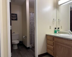 Hotel 2 Bedroom Downtown Apt | City Views | Park & Walk! (Pittsburgh, USA)