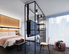 Hotel Monville (Montreal, Canada)