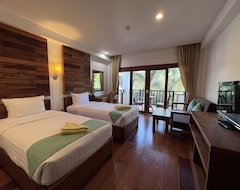 Meet Holiday Hotel (Playa Rawai, Tailandia)