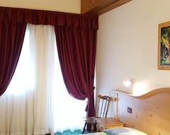 Khách sạn Hotel Garni Al Nardis (Carisolo, Ý)